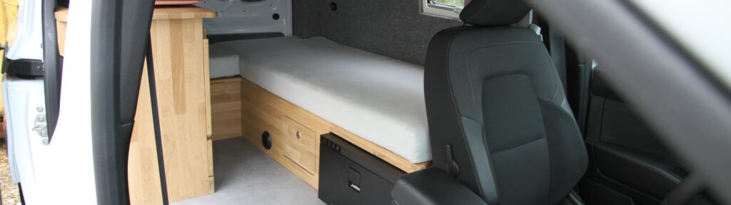 Aménagement ludospace : le mini-van sur-mesure de madame J. sur base Kangoo