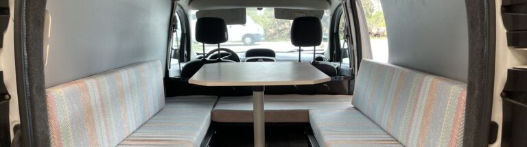 Dormir dans un Kangoo : un aménagement simple pour le bivouac