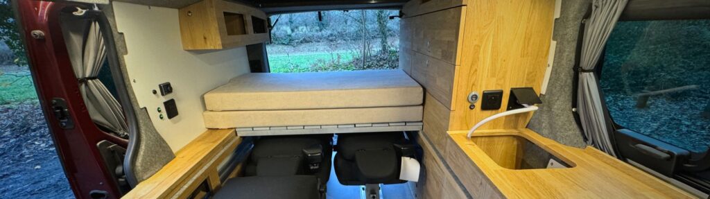 Van 5 couchages : le petit camping-car sur-équipé de la famille J.
