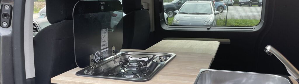 Van aménagé vanlife : le Peugeot Expert de Marie et Mathieu, vanlifers confirmés