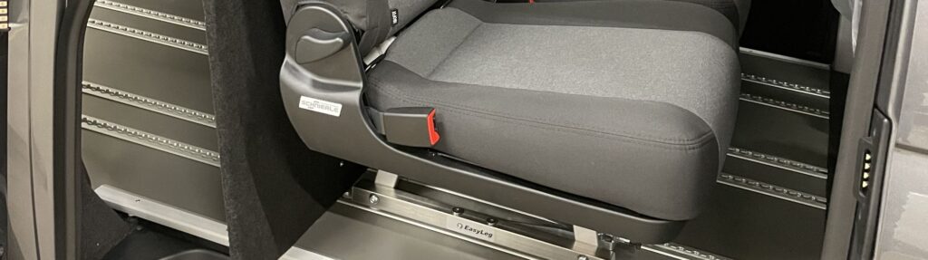 Van cabine approfondie : un Transporter T6.1 à 3 sièges modulables