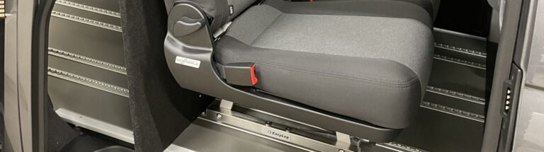 Van cabine approfondie : un Transporter T6.1 à 3 sièges modulables