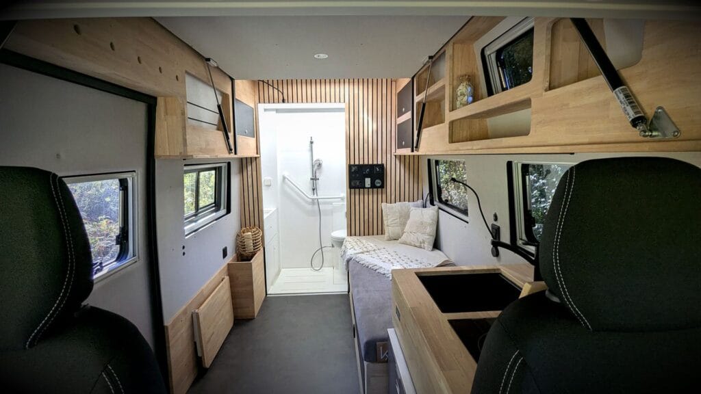 Van aménagé PMR : le camping-car sur-mesure de Jean-Charles et Valérie