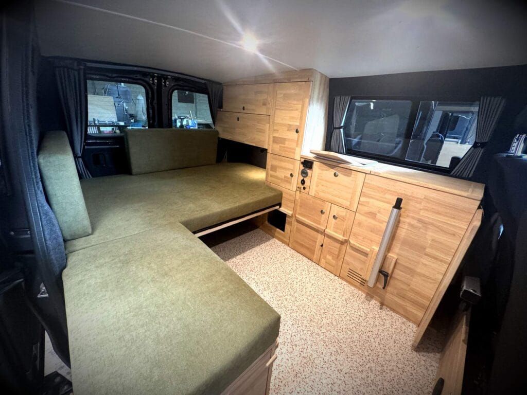 Van atelier : le Mercedes Vito de Laurence, céramiste nomade